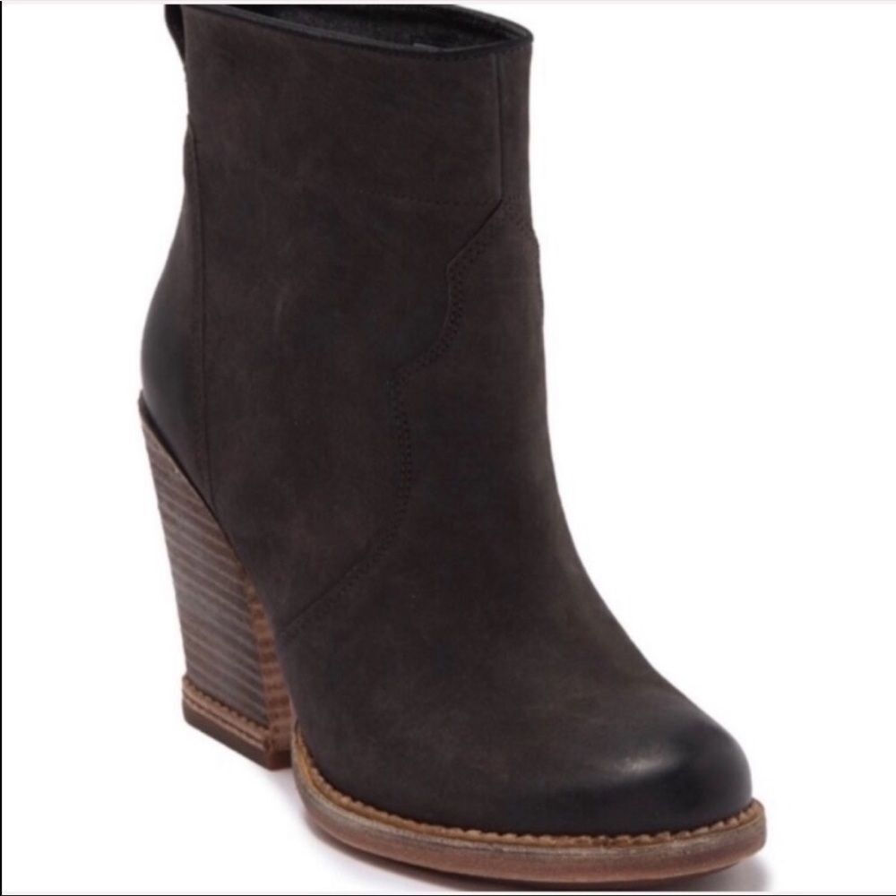 Timberland Marge Short Pull-on Boots Size 10 NWT